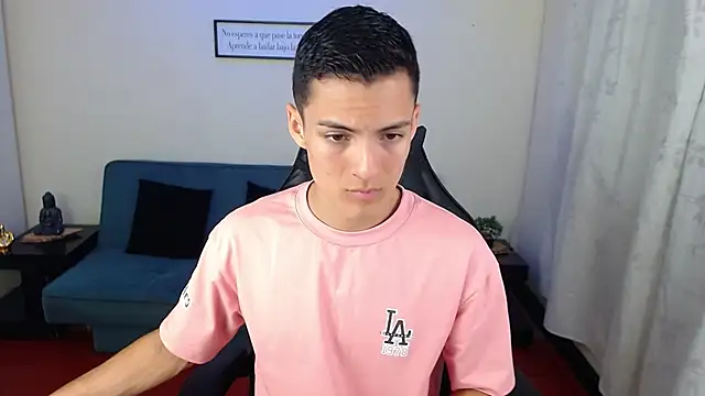 Snapshot of Matiius18 chatting on October 30, 2025, 1:53 pm Matiius18 online show from October 30, 2025, 1:53 pm