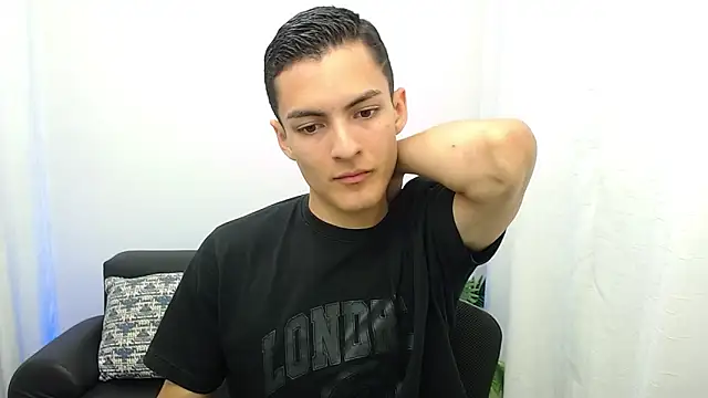 Snapshot of Matiius18 chatting on November 1, 2025, 2:00 pm Matiius18 online show from November 1, 2025, 2:00 pm