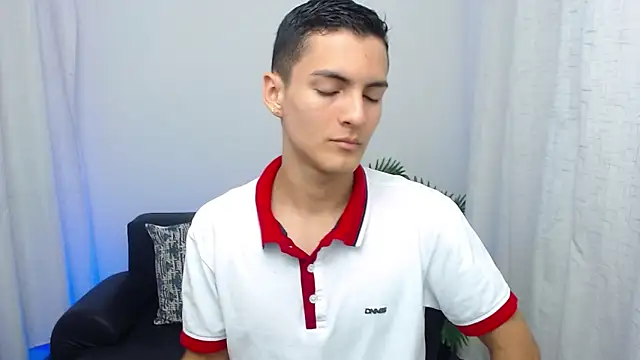 Snapshot of Matiius18 chatting on November 17, 2025, 2:21 pm Matiius18 online show from November 17, 2025, 2:21 pm