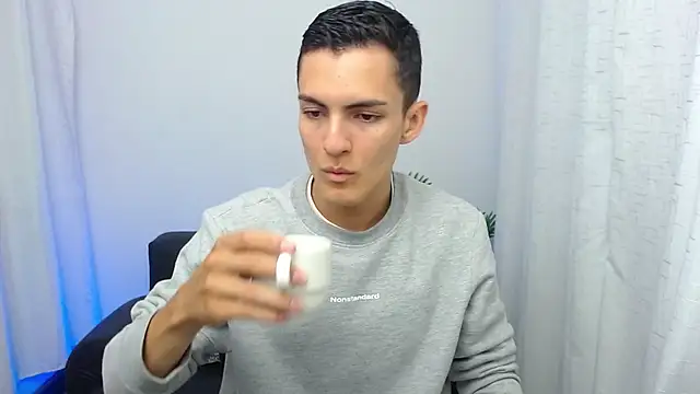 Snapshot of Matiius18 chatting on November 20, 2025, 2:07 pm Matiius18 online show from November 20, 2025, 2:07 pm