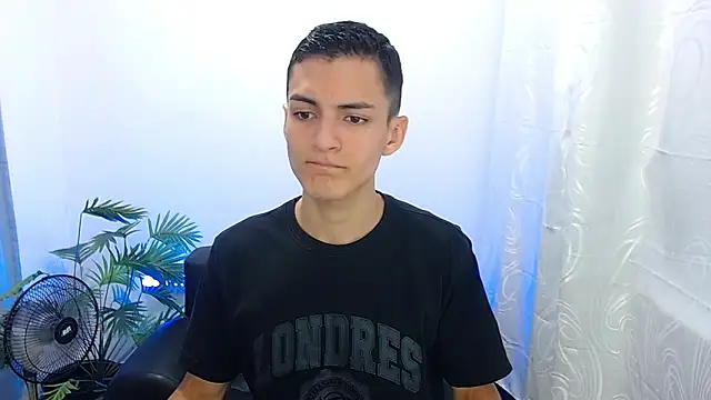 Snapshot of Matiius18 chatting on September 17, 2025, 2:08 pm Matiius18 online show from September 17, 2025, 2:08 pm