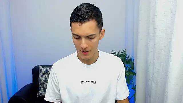 Snapshot of Matiius18 chatting on October 19, 2025, 2:31 pm Matiius18 online show from October 19, 2025, 2:31 pm