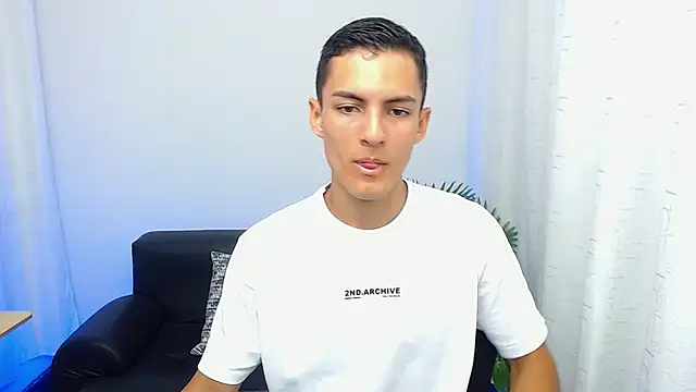 Snapshot of Matiius18 chatting on October 2, 2025, 2:20 pm Matiius18 online show from October 2, 2025, 2:20 pm