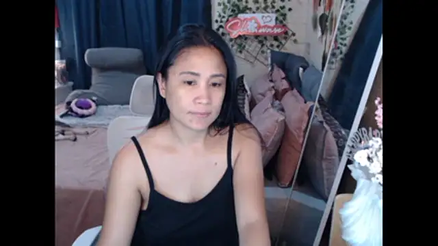 Shiawase1125 online show from November 15, 2025, 1:20 am