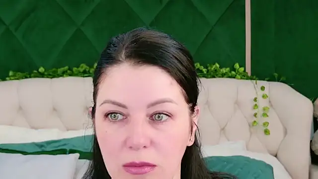 Nina Stane online show from October 15, 2025, 5:28 am