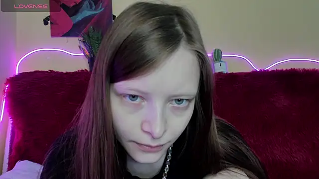 AliceHaris online show from December 2, 2025, 6:15 am