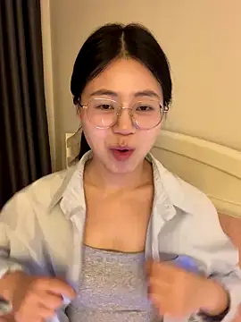 Ella-A9 online show from September 12, 2025, 4:29 pm