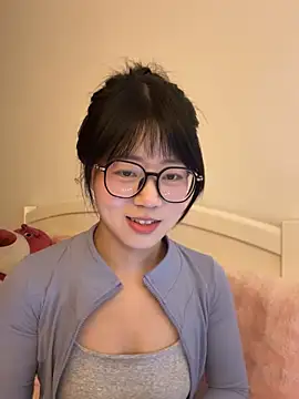 Ella-A9 online show from December 17, 2025, 4:01 pm