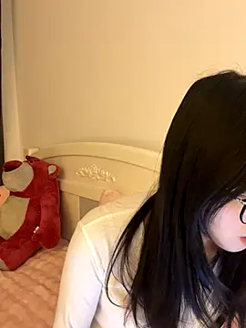 Ella-A9 online show from December 4, 2025, 3:33 pm