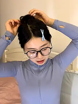 Ella-A9 online show from November 7, 2025, 1:04 pm