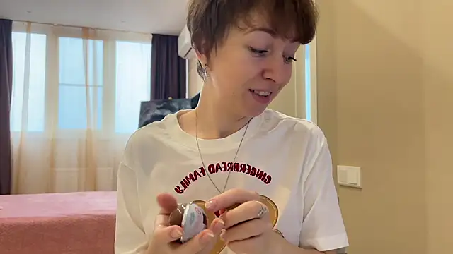 daniellia  online show from December 2, 2025, 9:22 am