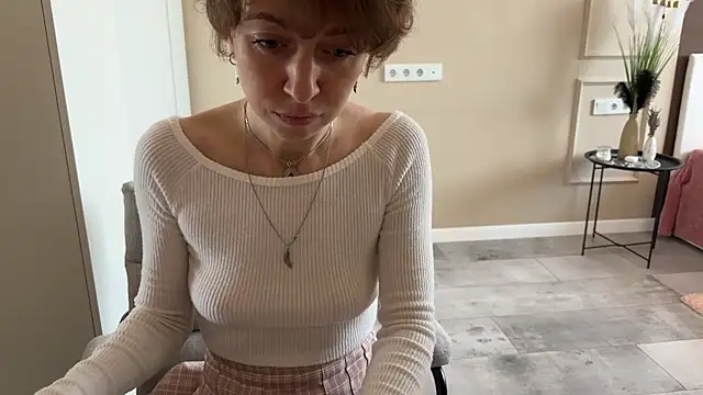 daniellia  online show from November 11, 2025, 9:15 am