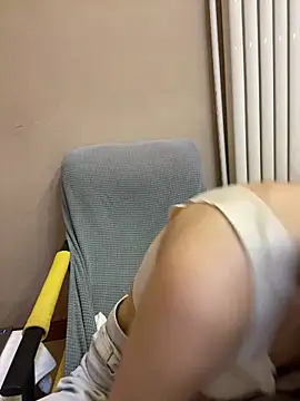 MengMeng0515 online show from April 28, 2026, 2:32 pm