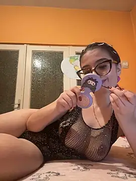 Snapshot of Larra69 chatting on September 15, 2025, 4:40 pm Larra69 online show from September 15, 2025, 4:40 pm