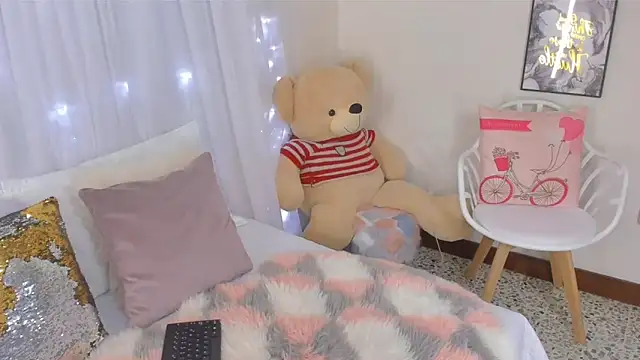 Snapshot of looklikeamovie chatting on October 20, 2025, 8:42 pm looklikeamovie online show from October 20, 2025, 8:42 pm