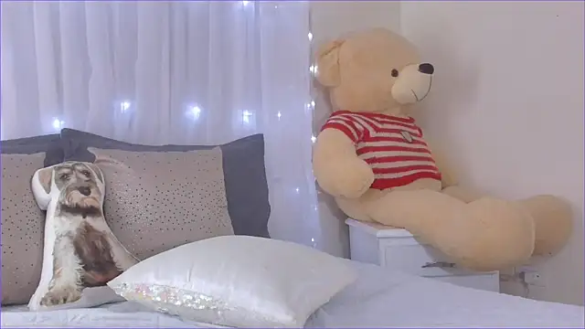 Snapshot of looklikeamovie chatting on September 24, 2025, 7:31 pm looklikeamovie online show from September 24, 2025, 7:31 pm