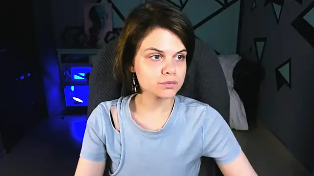 EllieMurler online show from November 5, 2025, 9:12 am