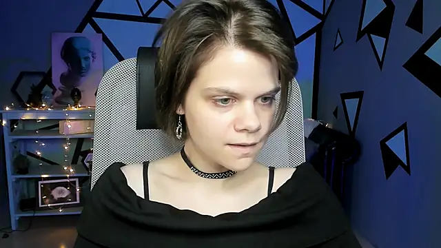 EllieMurler online show from October 3, 2025, 9:22 am