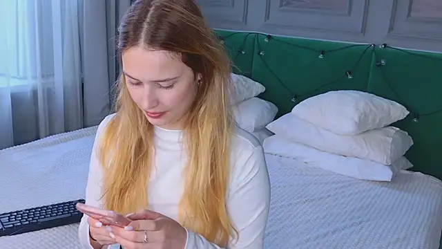 Sofii Ly online show from September 24, 2025, 5:47 am