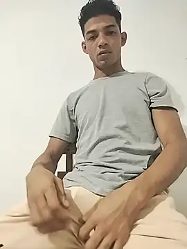 Snapshot of Brayanellatino chatting on February 14, 2026, 11:16 pm Brayanellatino online show from February 14, 2026, 11:16 pm