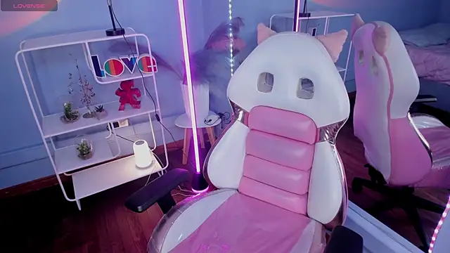 Bella  Lane online show from April 8, 2026, 8:10 pm