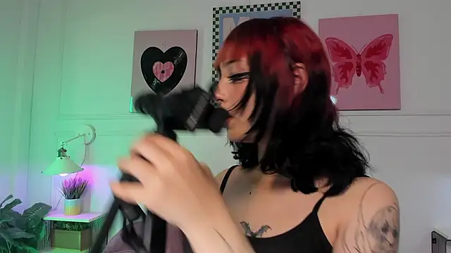 Zoe Lynch  online show from March 16, 2026, 11:25 am