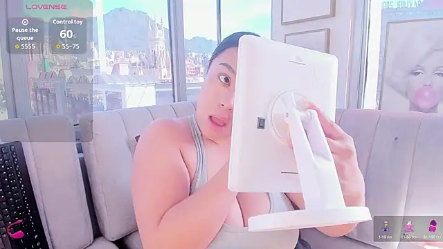 Zoey thompson online show from September 25, 2025, 7:20 pm