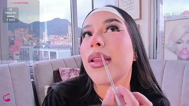 Zoey thompson online show from September 18, 2025, 7:39 pm