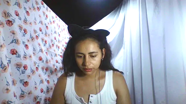 Anabelhotxx16 online show from September 15, 2025, 3:07 am