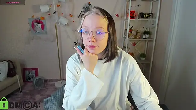 R0cket bunny online show from October 28, 2025, 1:06 am