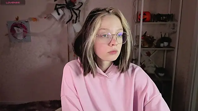 R0cket bunny online show from November 11, 2025, 1:11 am