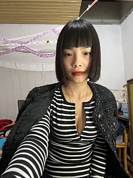 andymi1 online show from November 6, 2025, 1:04 pm