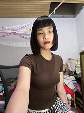 Snapshot of andymi1 chatting on May 14, 2026, 1:52 pm andymi1 online show from May 14, 2026, 1:52 pm