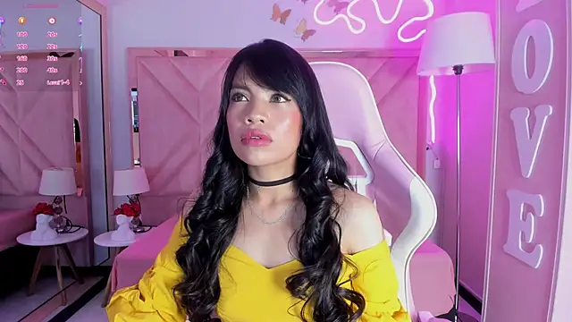 anyjones  online show from October 4, 2025, 4:36 am