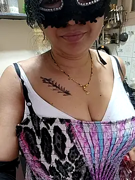 Queen Nightt online show from March 10, 2026, 3:32 am