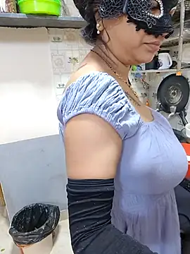 Queen Nightt online show from February 10, 2026, 3:27 am