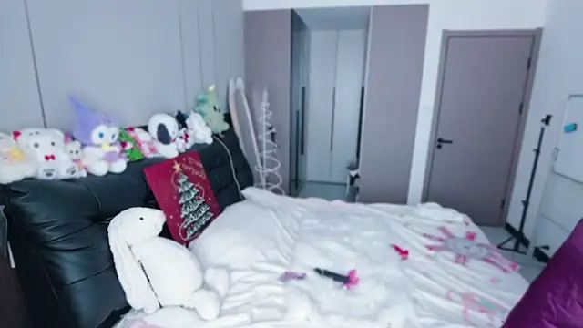 Yuki Neko  online show from February 25, 2026, 3:40 am