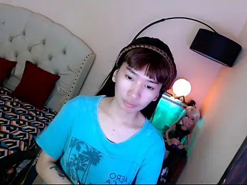 ShantalFoxxy  online show from October 27, 2025, 11:33 am