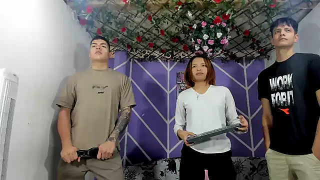 Snapshot of lau_and_boys18 chatting on November 6, 2025, 1:15 pm lau and boys18 online show from November 6, 2025, 1:15 pm