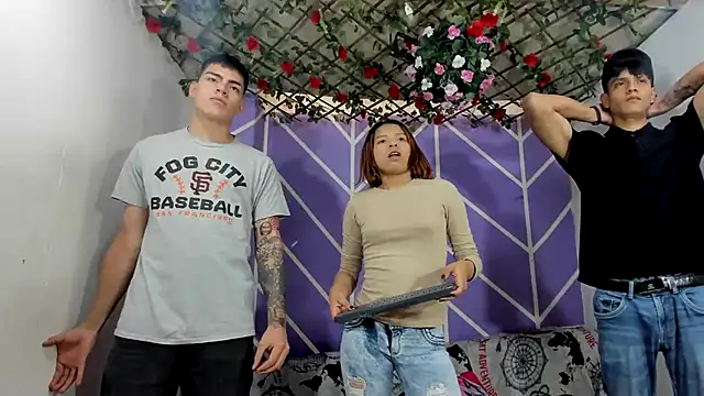 Snapshot of lau_and_boys18 chatting on November 24, 2025, 6:19 pm lau and boys18 online show from November 24, 2025, 6:19 pm