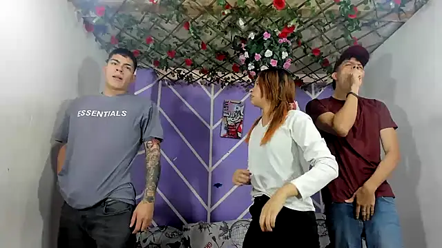 Snapshot of lau_and_boys18 chatting on November 18, 2025, 1:14 pm lau and boys18 online show from November 18, 2025, 1:14 pm