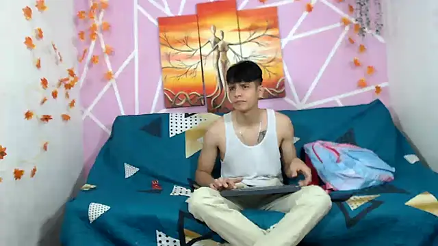 Snapshot of lau_and_boys18 chatting on October 9, 2025, 1:22 pm lau and boys18 online show from October 9, 2025, 1:22 pm