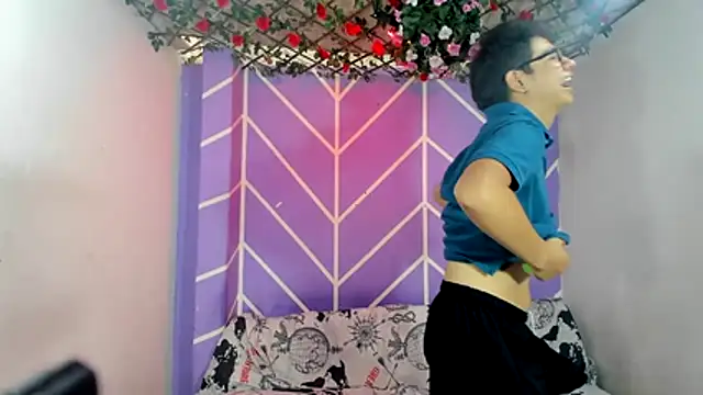 Snapshot of lau_and_boys18 chatting on October 25, 2025, 2:28 pm lau and boys18 online show from October 25, 2025, 2:28 pm