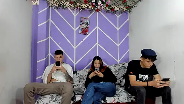 Snapshot of lau_and_boys18 chatting on November 23, 2025, 1:21 pm lau and boys18 online show from November 23, 2025, 1:21 pm