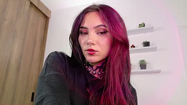 Snapshot of sara_queen10 chatting on April 29, 2026, 1:59 pm sara queen10 online show from April 29, 2026, 1:59 pm