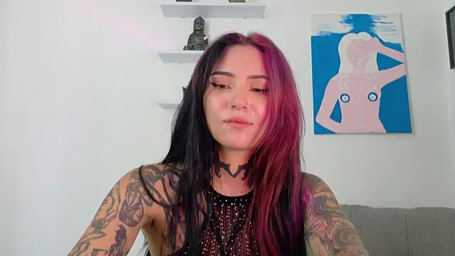Snapshot of sara_queen10 chatting on May 29, 2026, 2:12 pm sara queen10 online show from May 29, 2026, 2:12 pm