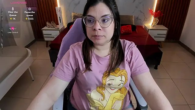 Snapshot of shasha_bloom chatting on October 7, 2025, 3:13 pm shasha bloom online show from October 7, 2025, 3:13 pm