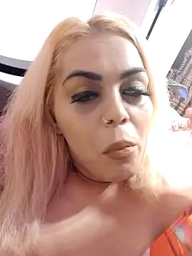 izauri2025 online show from October 11, 2025, 5:52 am