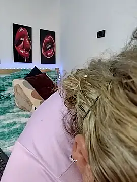 Snapshot of AlexxiaaMat chatting on February 17, 2026, 11:07 am AlexxiaaMat online show from February 17, 2026, 11:07 am