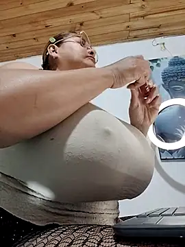 Snapshot of AlexxiaaMat chatting on February 22, 2026, 11:01 am AlexxiaaMat online show from February 22, 2026, 11:01 am